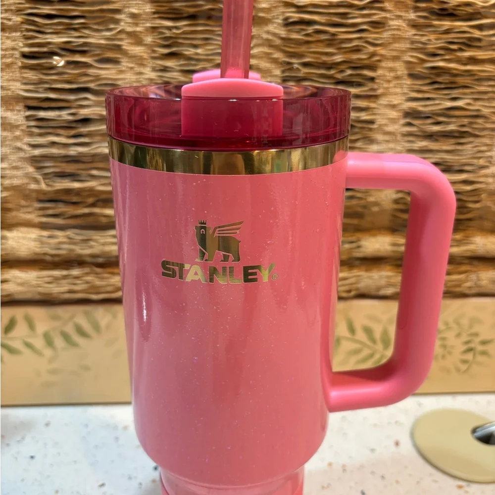 Stanley x Glinda Wicked 40 oz Quencher H2.0 Tumbler – Pink Glitter LTD - Picture 3 of 13